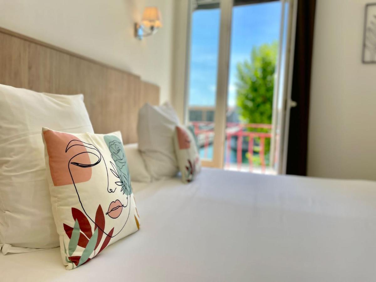 Les Deux Coteaux Hotel